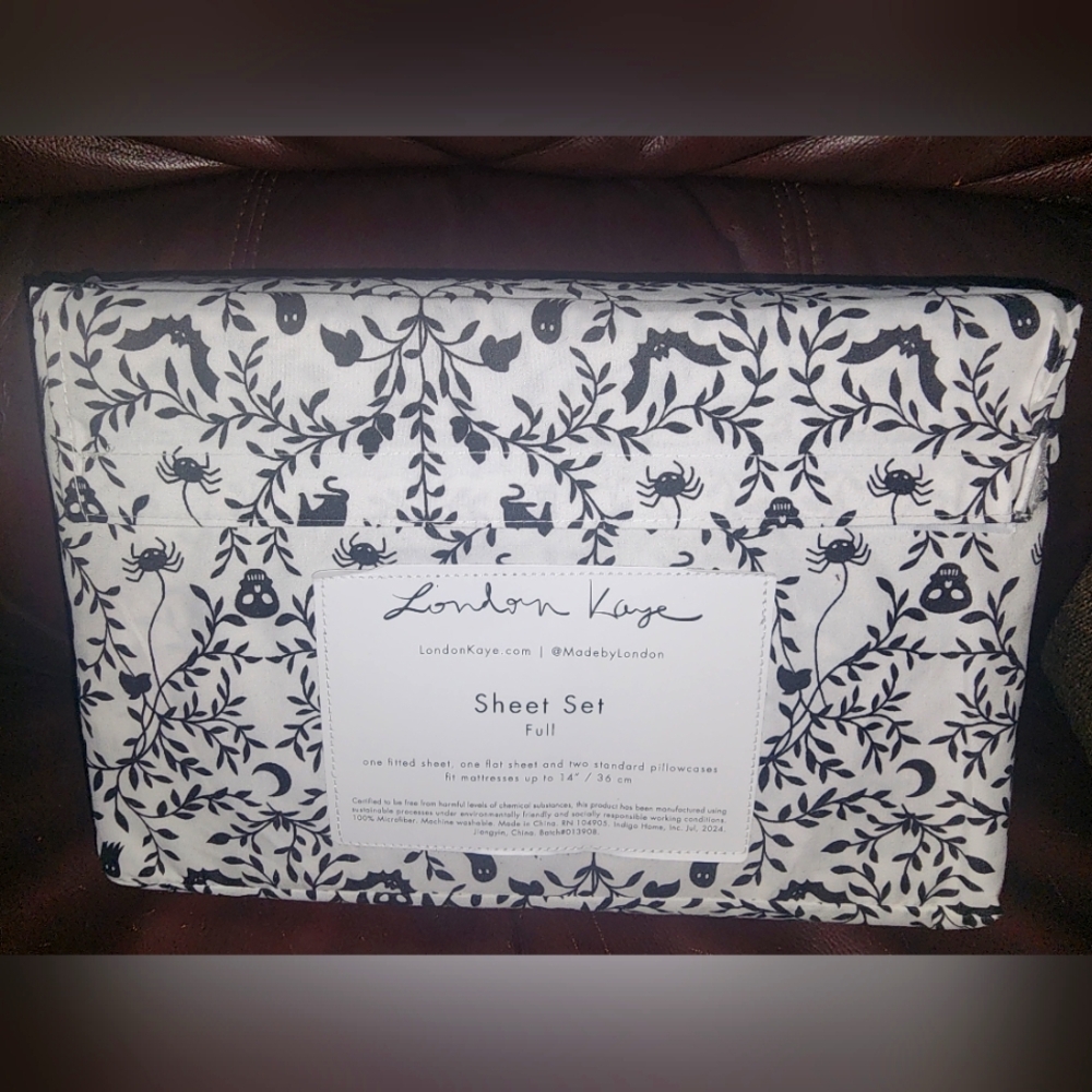 Black and White Sheet Spooky Set